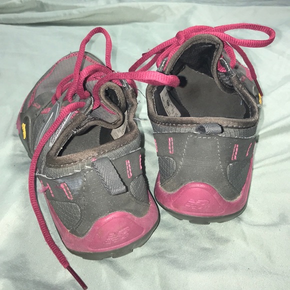 New Balance Minumus Gray & Pink Sz 7 - Picture 2 of 4